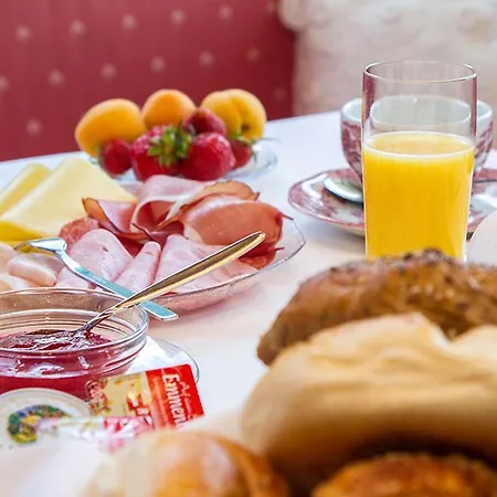 Glockenhof Olivier Homestay *