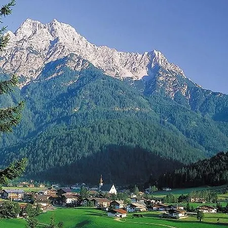 Glockenhof Olivier Homestay *