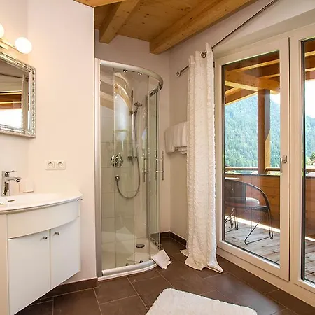 Glockenhof Olivier Homestay *